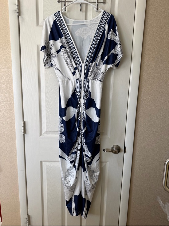 Commense Dresses & Skirts - Commense Navy and White V-Neck Maxi with Tropical Print